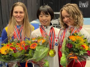 Шлопко з квітами 300x225