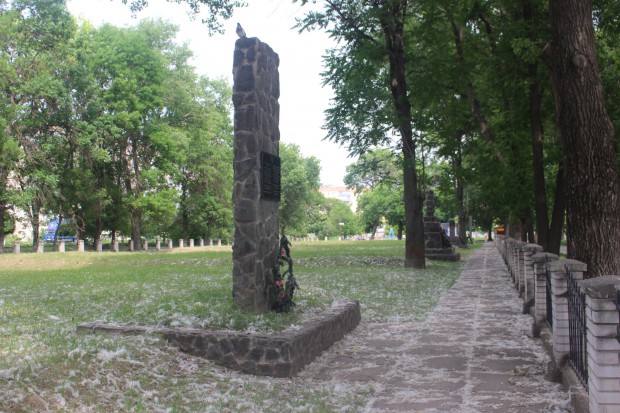 БРАТСЬКІ МОГИЛИ ЖЕРТВ ФАШИЗМУ | вулиця Васильєва, 15