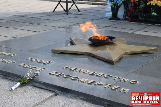 ПАМ’ЯТНИК БОЙОВОЇ СЛАВИ МОГИЛА РАДЯНСЬКОГО ВОЇНА | майдан Відродження, 1