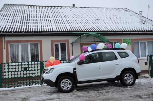 На Хмельниччині ще дві амбулаторії отримали новенькі авто