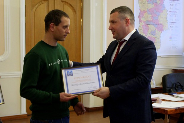 Сергій Гамалій вручив сертифікати на житло молодим подолянам