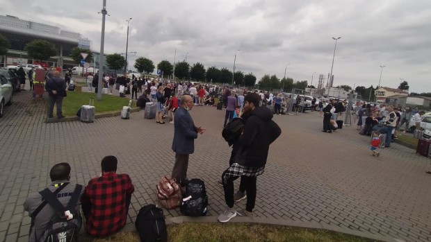 У аеропорту "Львів" підірвали сумку із ноутбуком іноземної туристки