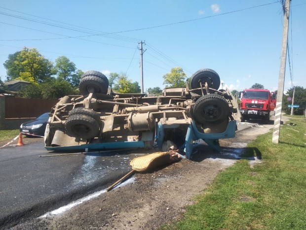  На Кам'янеччині внаслідок перекидання вантажівки загинув 5-річний хлопчик