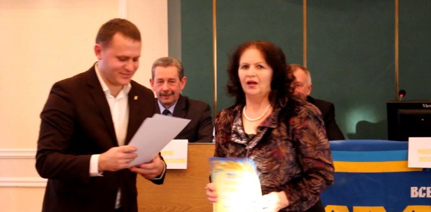 Нагородження непідкупної "активістки" 