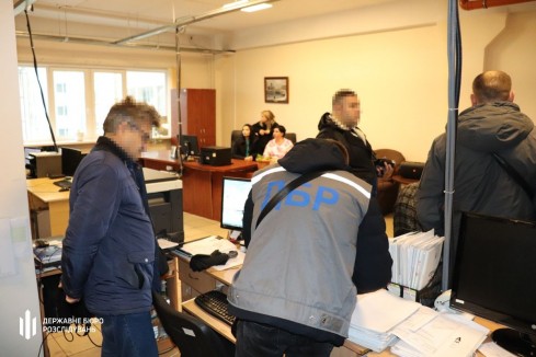 Більш ніж $2 млн щомісяця. Ахметов фінансує Офіс президента та Слугу народу — УП