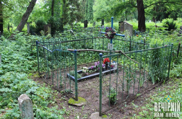 Вандали металеву викрали калітку / Руське кладовище