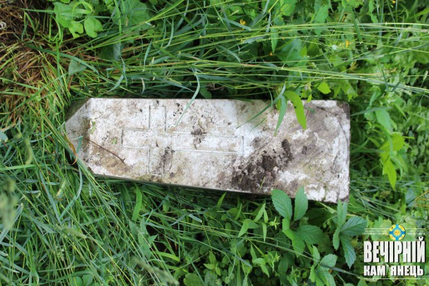 Тут побували вандали / Польсько-фільварецьке кладовище