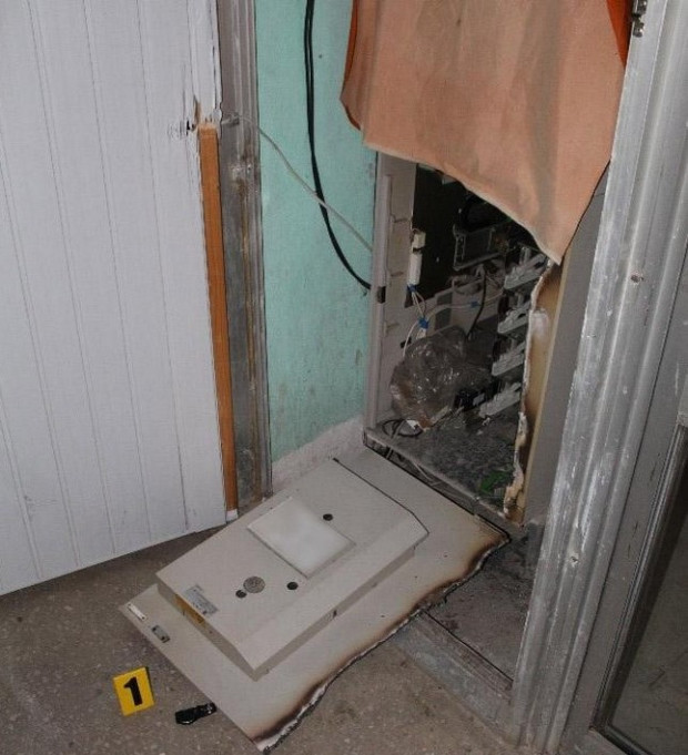 БАНКОМАТ КРАДІЖКА