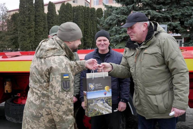 автомобіль військові