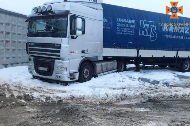 вантажівка кювет