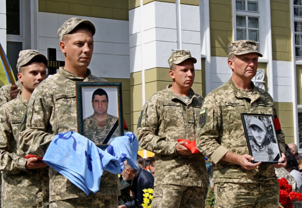 герої прощання