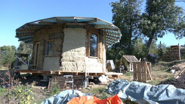 дім зі сміття