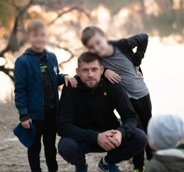 застрелений з синами 0