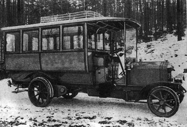 перший автобус камянець