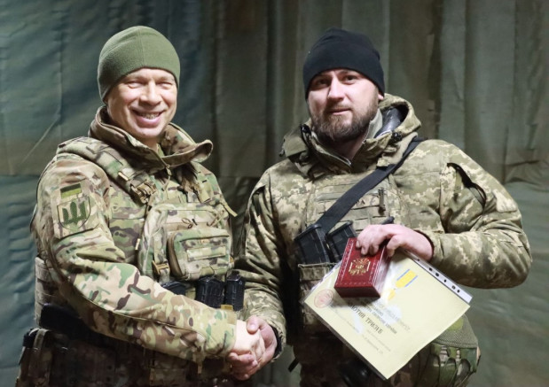 сирський нагородив сержанта з хмельниччини