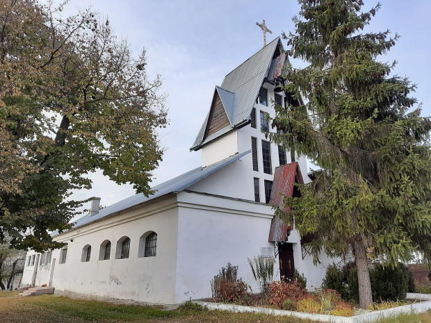 троїцький костел оринин