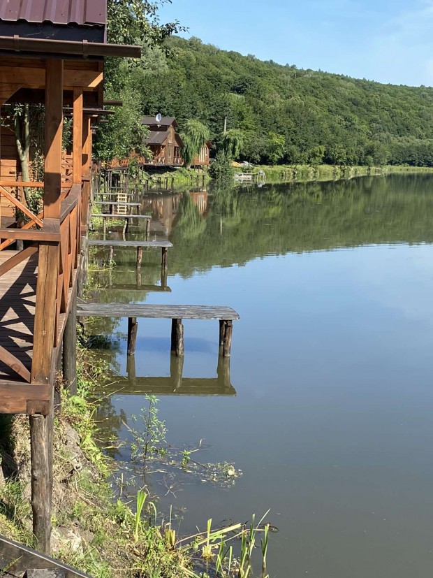 Рекреаційний комплекс "Будинок рибака" в смт. Сатанів гостинно запрошує на відпочинок (ФОТО)