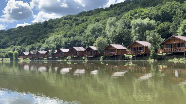 Рекреаційний комплекс "Будинок рибака" в смт. Сатанів гостинно запрошує на відпочинок (ФОТО)